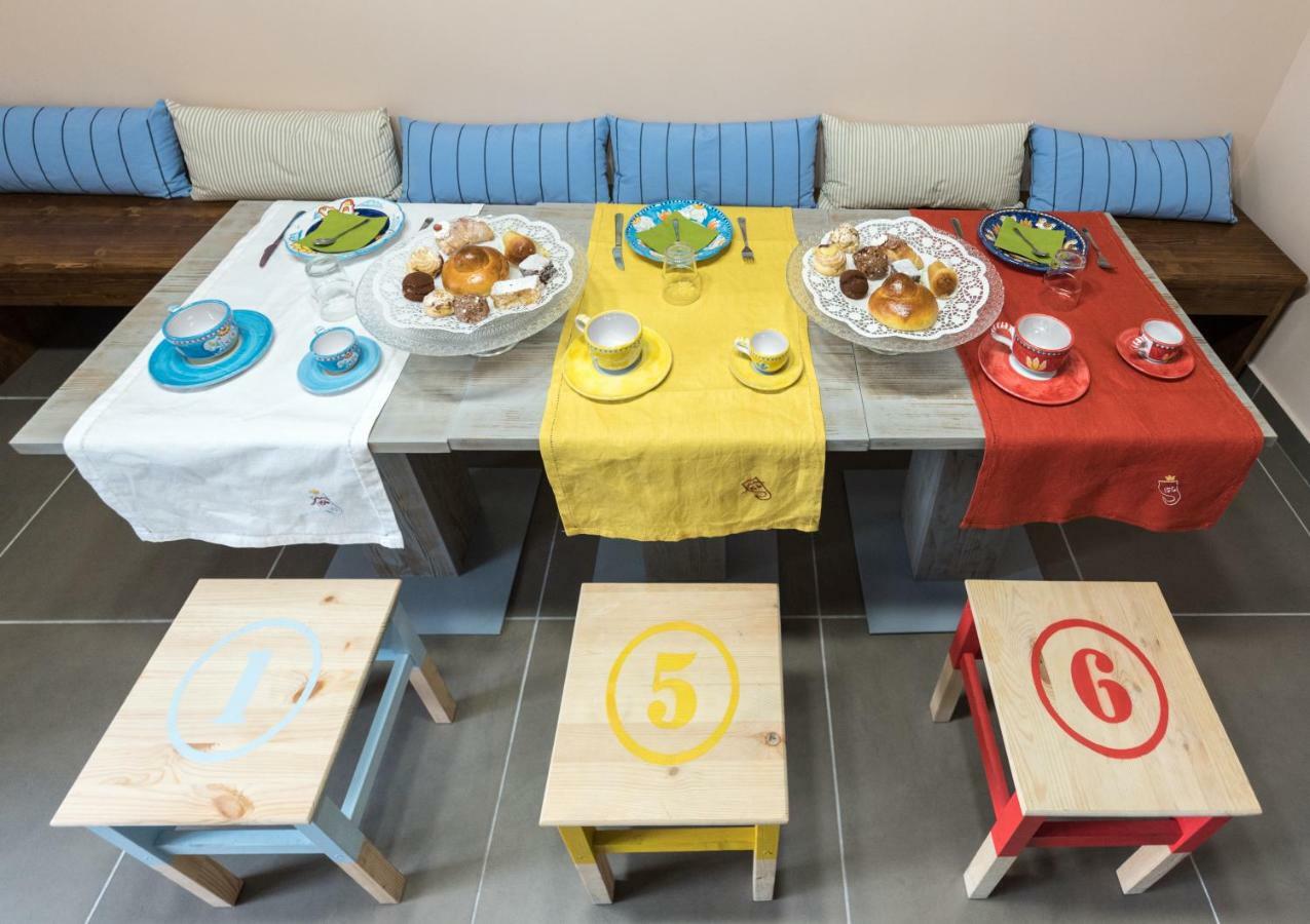 Bed And Breakfast Via Toledo 156 เนเปิลส์ ภายนอก รูปภาพ