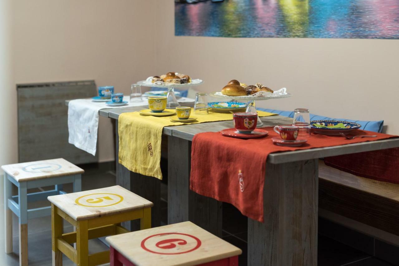 Bed And Breakfast Via Toledo 156 เนเปิลส์ ภายนอก รูปภาพ